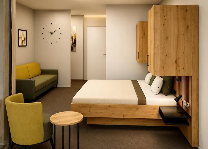Green Trail Hotel