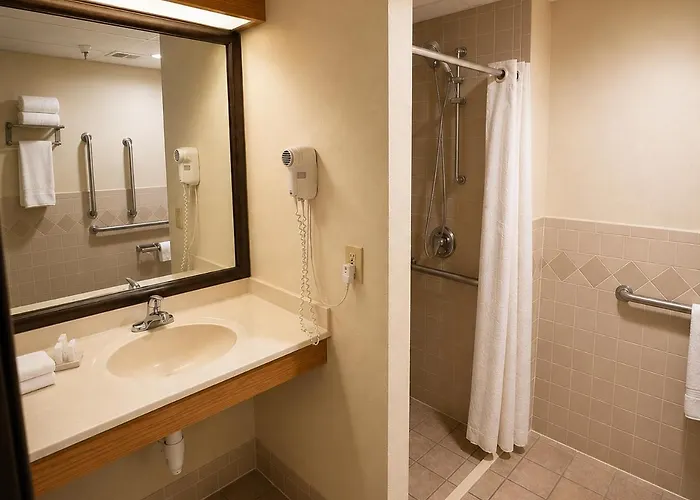 Moose Lake Lodge & Suites
