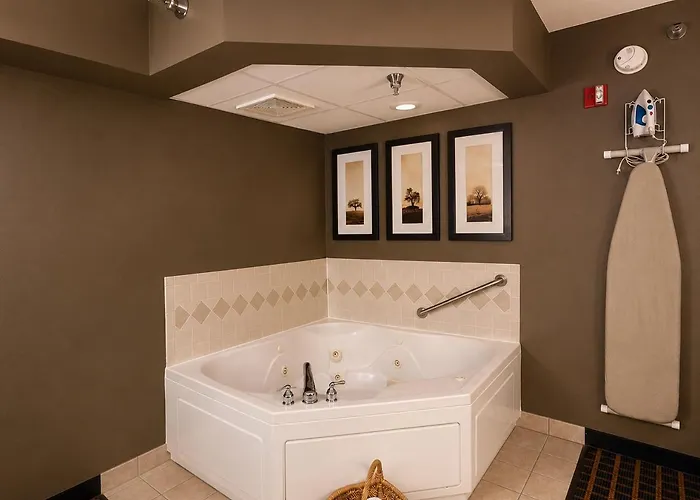 Moose Lake Lodge & Suites