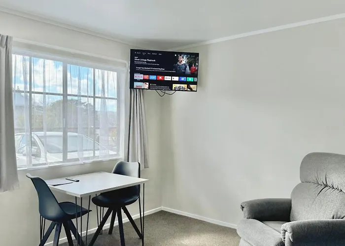 Bk'S Pohutukawa Lodge