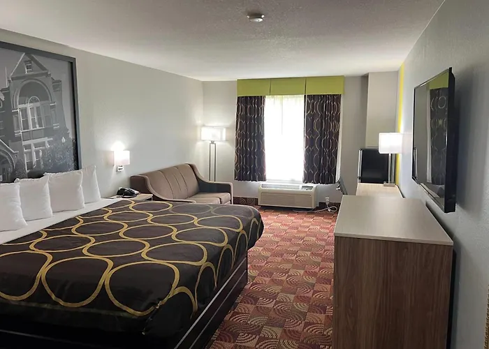 Super 8 By Wyndham Lake Of The Ozarks