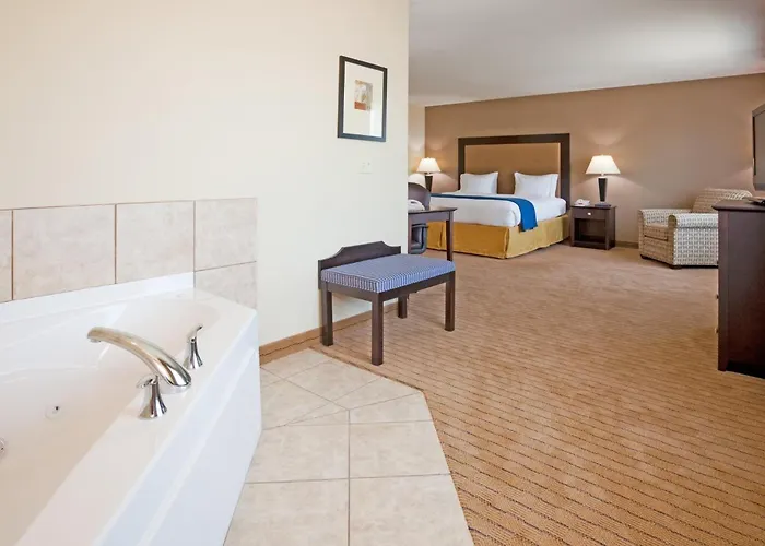 Holiday Inn Express & Suites Madison-Verona By Ihg