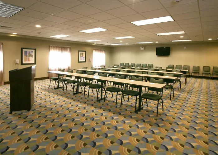 Holiday Inn Express & Suites Madison-Verona By Ihg