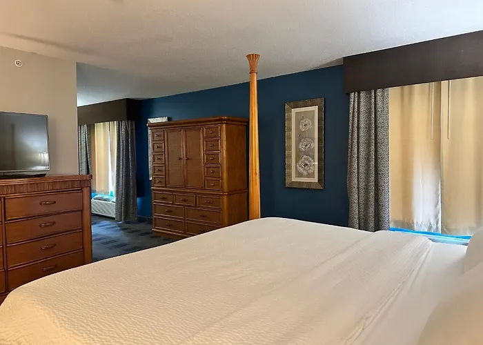 Holiday Inn Express & Suites Meriden By Ihg