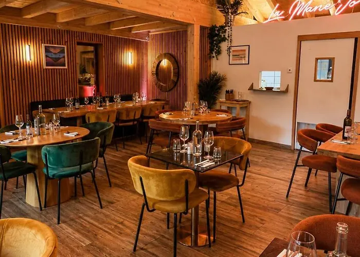1861 Chatel Hostel