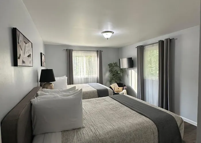 Veda Inn & Cottages