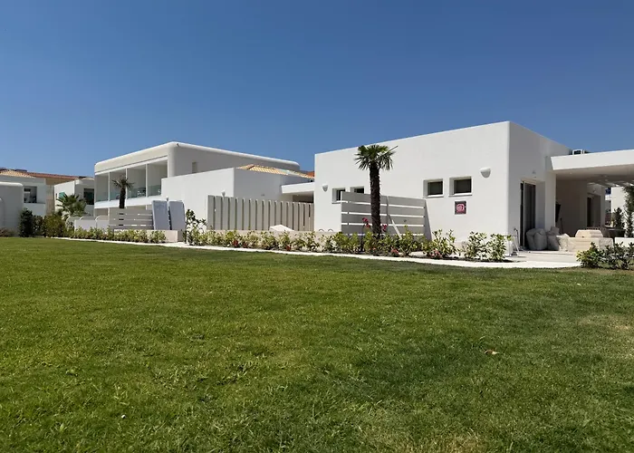 Cocoοns Suites & Villas Fourka