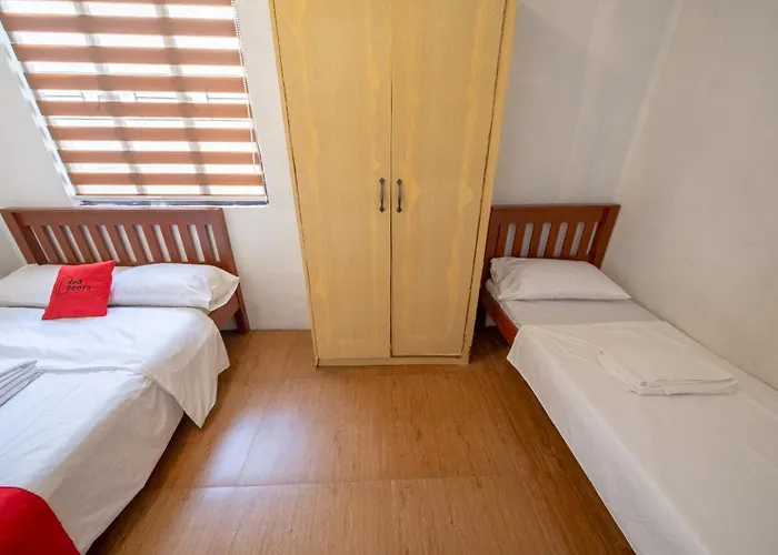 Reddoorz @ Alquiza Residences Paranaque