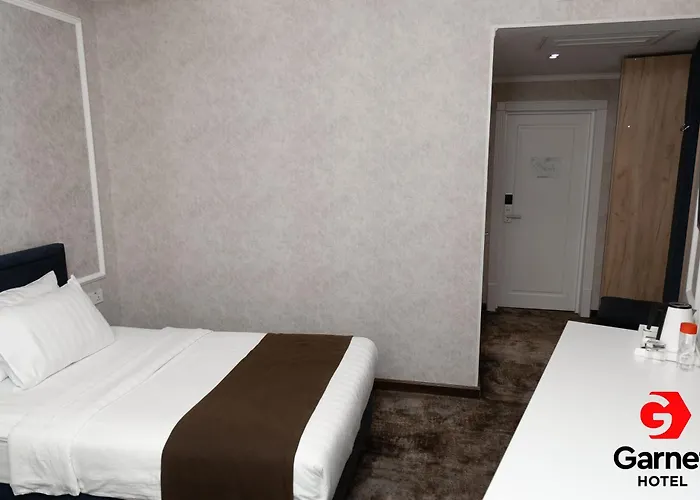 Garnet Mir Hotel