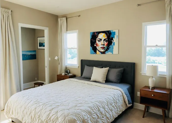 Hollywood Boutique Residences With Free Parking