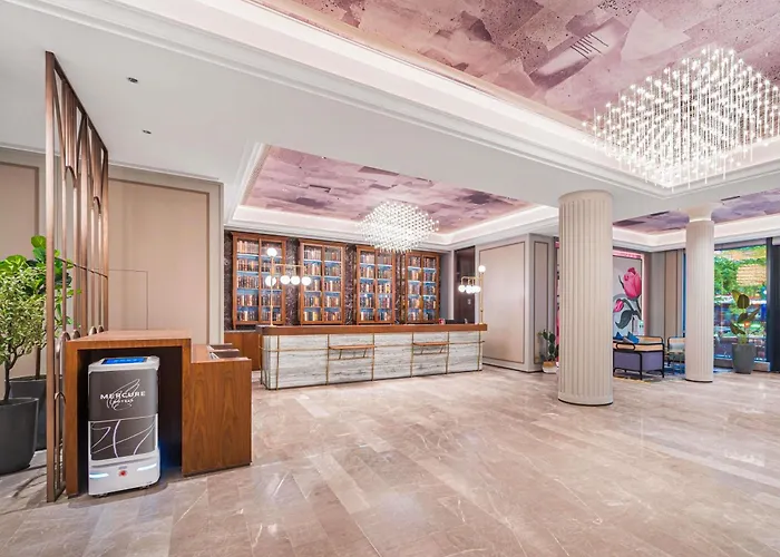 Mercure Qingdao May Fourth Square