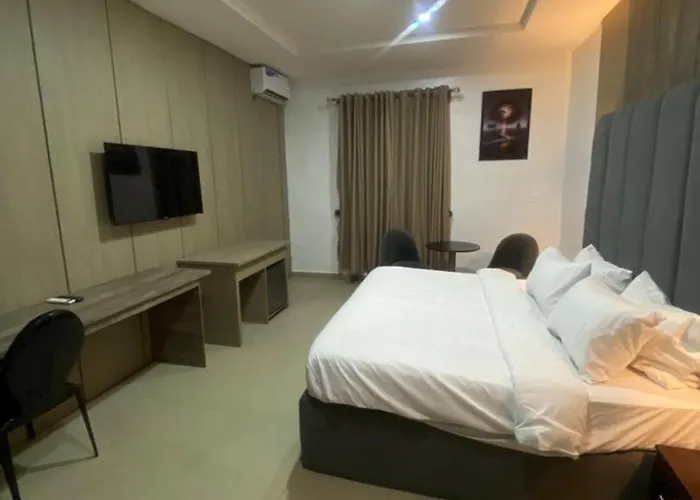Royal Vantage Hotel