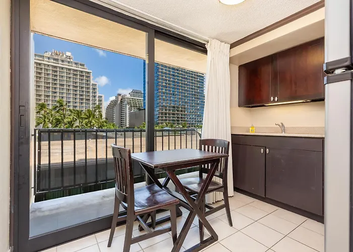 Castle Bamboo Waikiki Hotel