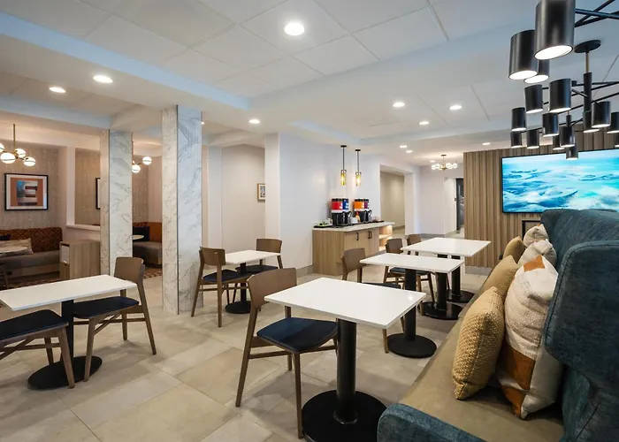 Easley Hotels