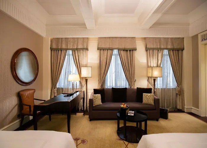 Fairmont Peace Hotel On The Bund