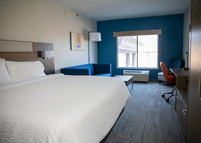 Holiday Inn Express Hotel & Suites Center By Ihg