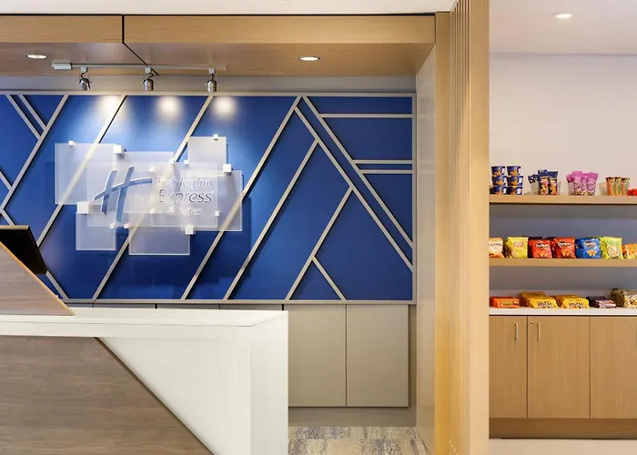 Holiday Inn Express & Suites Hawthorne - Elmsford North By Ihg