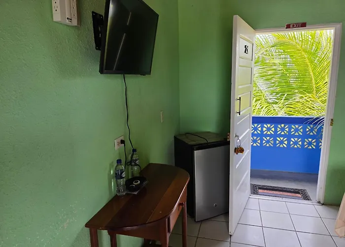 Anchorage Beach Resort Caye Caulker