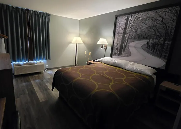 Super 8 By Wyndham Cloverdale In