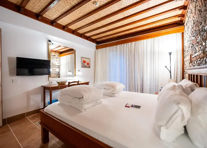 El Vino Hotel & Suites