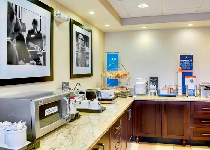 Pittsburgh Airport Inn And Suites