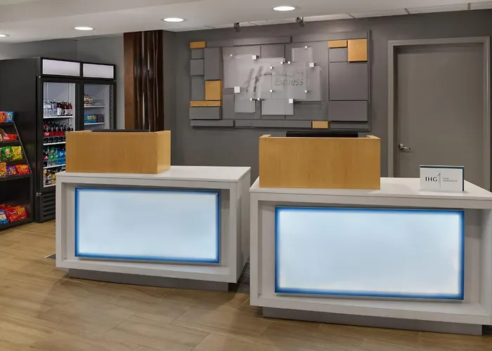 Holiday Inn Express Kansas City - At The Legends! By Ihg