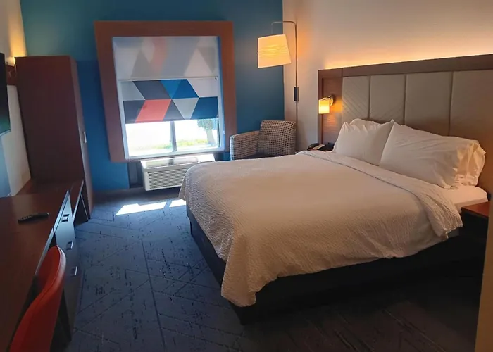 Holiday Inn Express & Suites Dyersburg By Ihg