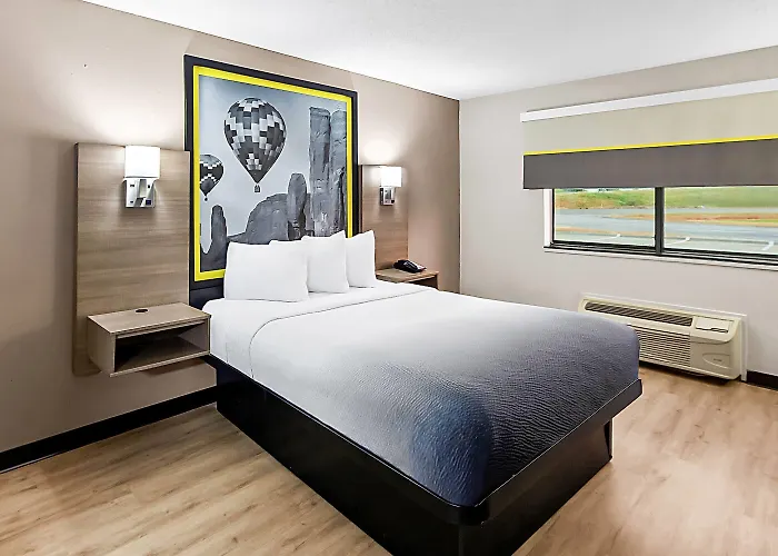 Super 8 By Wyndham Marston