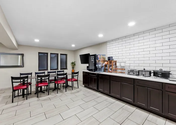Super 8 By Wyndham Marston