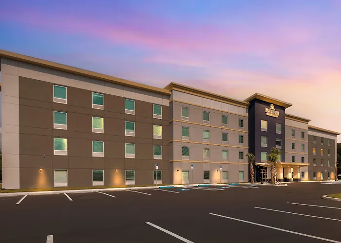 Hometowne Studios By Red Roof Tampa - Airport