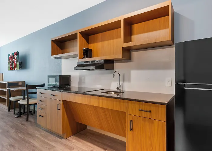 Hometowne Studios By Red Roof Tampa - Airport