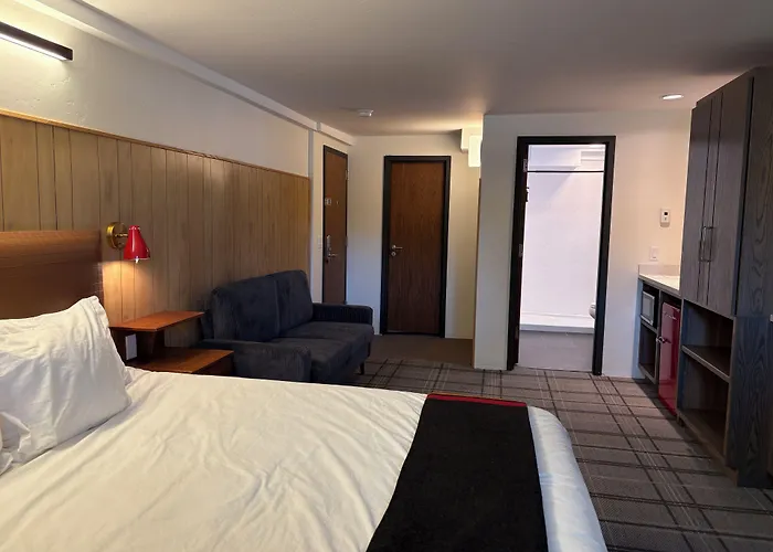 Yodeler Motel