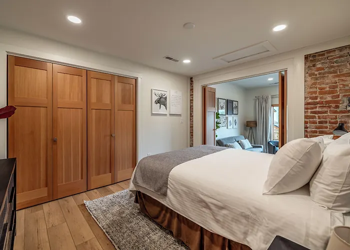Bavarian Lodge Suites