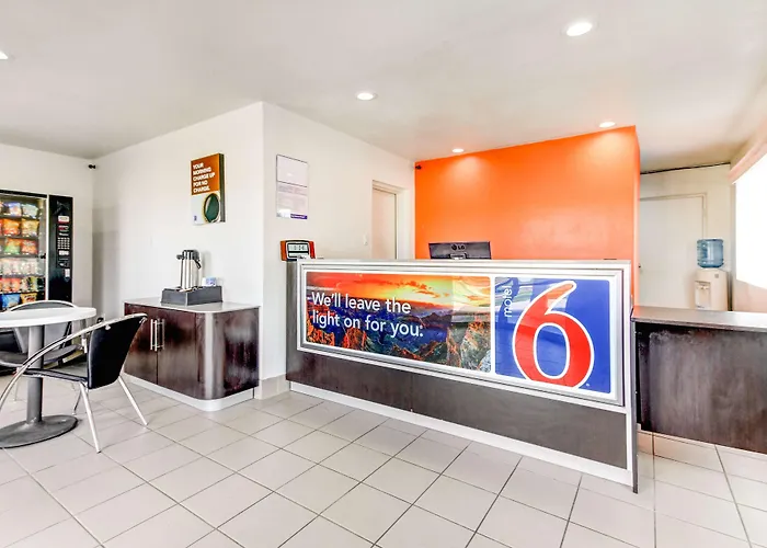 Motel 6 Waco - Lacy Lakeview