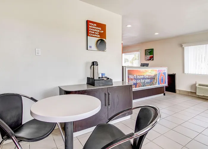 Motel 6 Waco - Lacy Lakeview