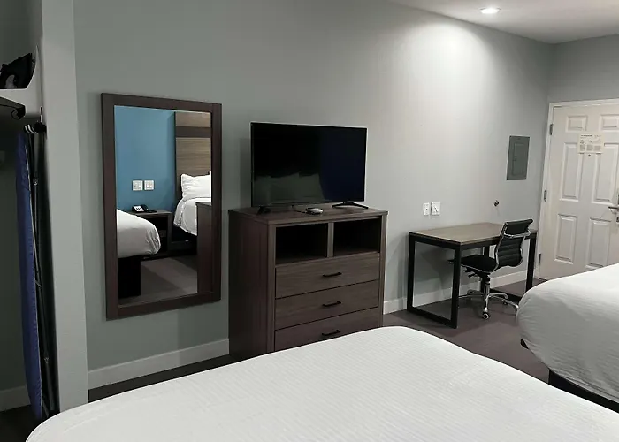 Baymont By Wyndham Freeport Texas