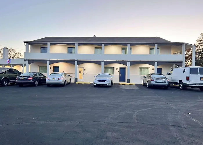 Motel 6 Williamstown