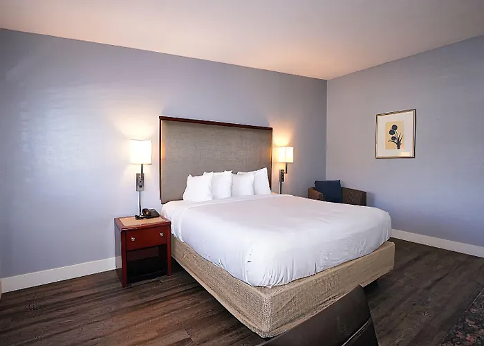 Seaside Inn & Suites