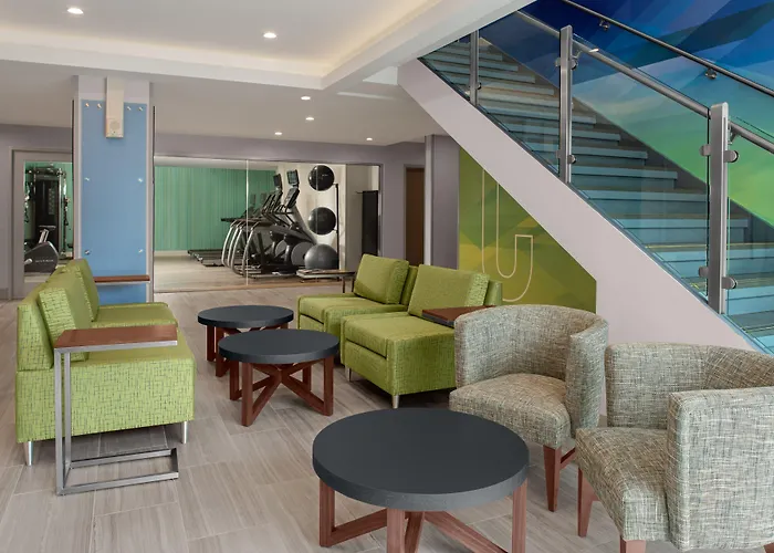 Holiday Inn Express & Suites Woodside Laguardia Airport