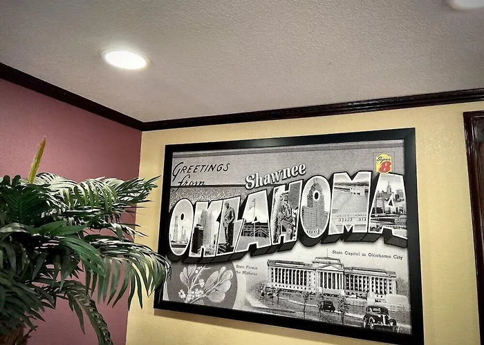 Super 8 By Wyndham Shawnee