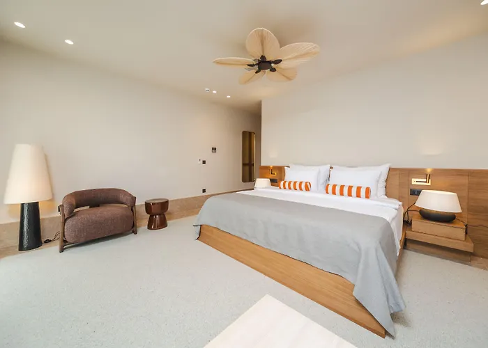 Infinity Hotel & More