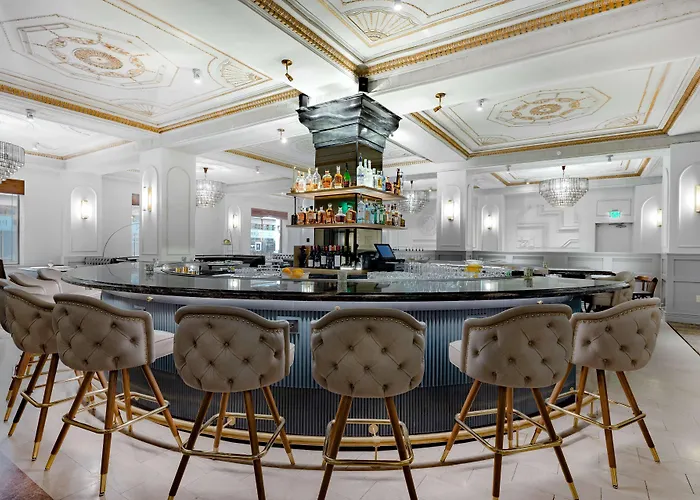 Hotel Fort Des Moines, Curio Collection By Hilton