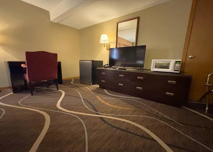 Super 8 By Wyndham Normal Bloomington