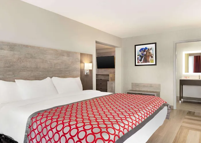 Days Inn & Suites By Wyndham Bowling Green