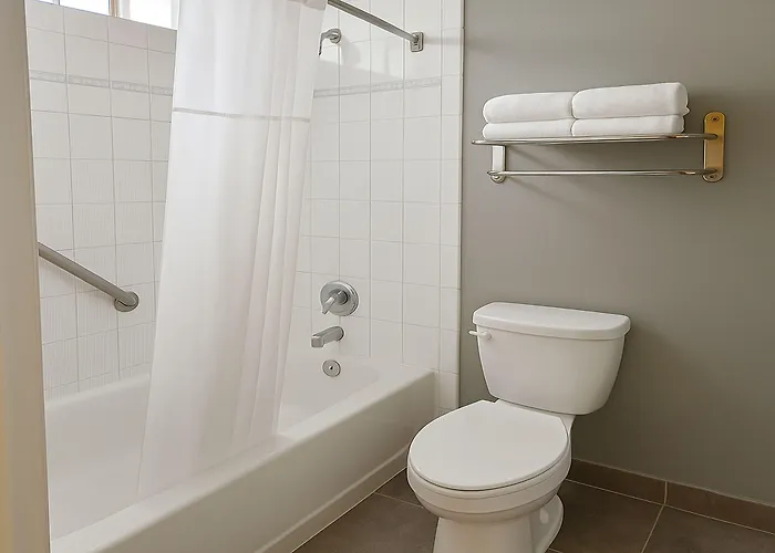 Rancho San Diego Inn & Suites