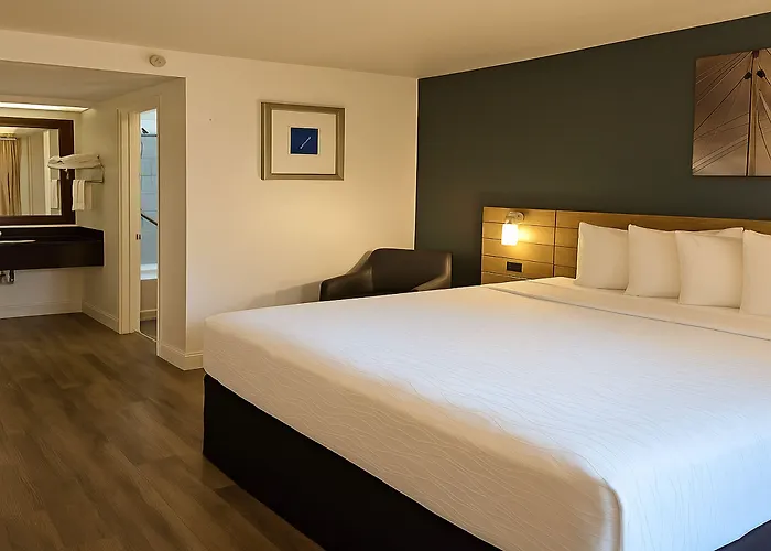 Rancho San Diego Inn & Suites
