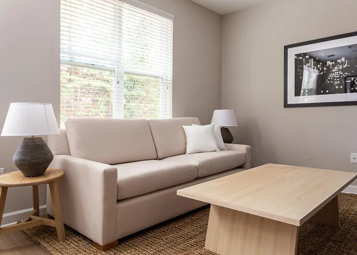 Kasa Freemorewest Charlotte