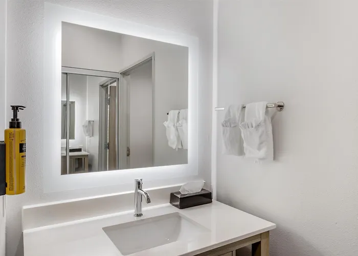 Best Western Plus Mid County