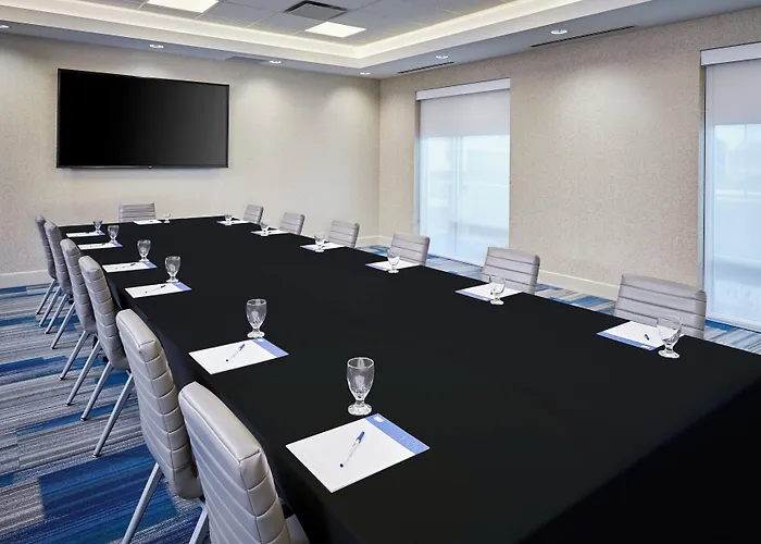 Holiday Inn Express & Suites Windsor East - Lakeshore By Ihg