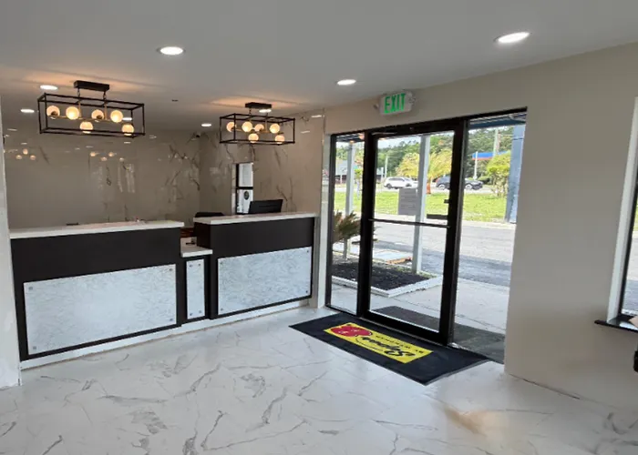 Super 8 By Wyndham Richmond Hill